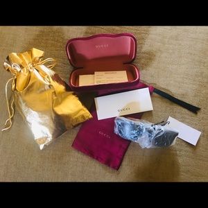 *BRAND NEW* Authentic Men’s Gucci Sunglasses 😎